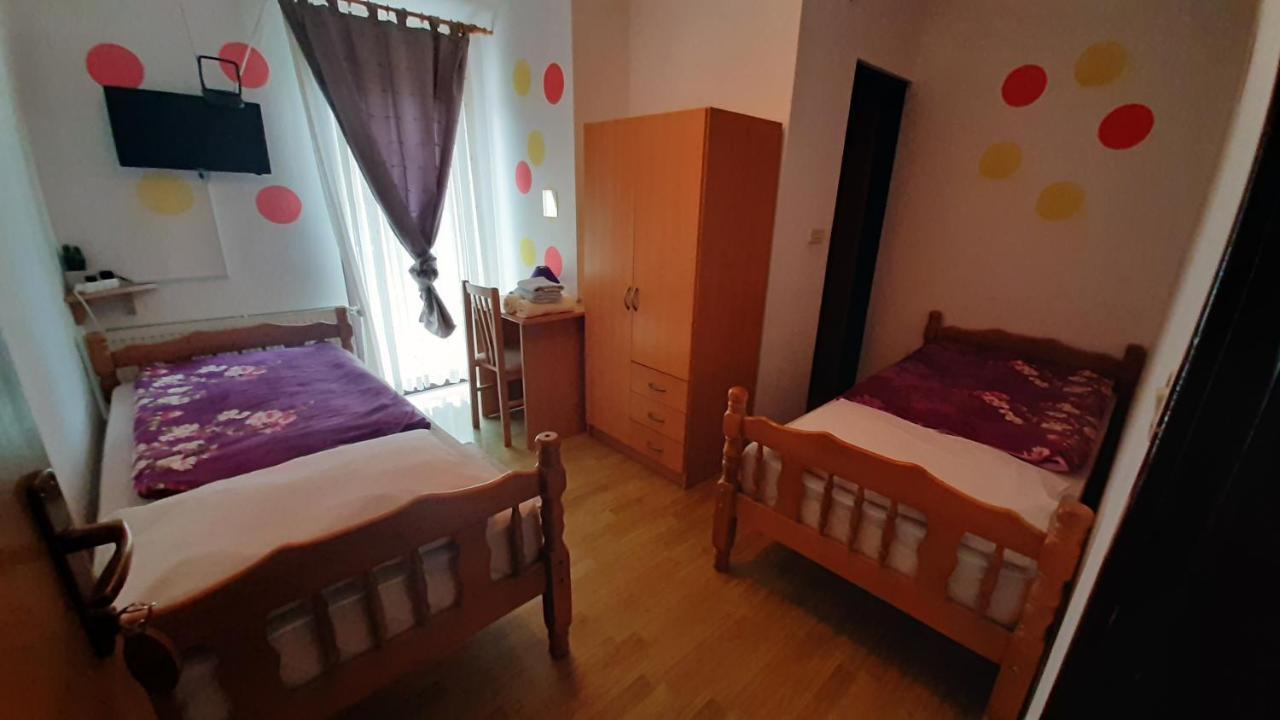 Bed & Breakfast Konoba Jure 3*